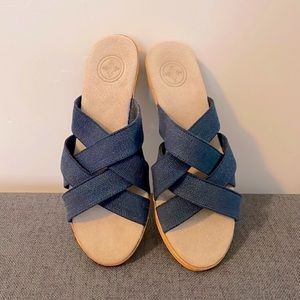NEW Charleston Shoe Company low wedge comfort sandal navy blue size 6